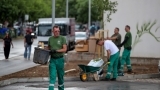 Sade se fafarikule i murve na parkiralištu na Relji 