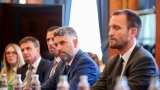 Ministar gospodarstva Ante Šušnjar uručio ugovor za izgradnju infrastrukture za punjenje električnih autobusa