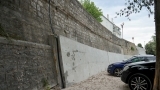Saniran potporni zid na Kolovarama; na jesen ozelenjavanje betonskih ploha zida