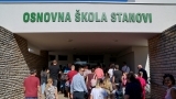 Prvog dana nastave gradonačelnik Erlić posjetio energetski obnovljenu OŠ Stanovi, prvašićima poželio puno uspjeha i druženja 