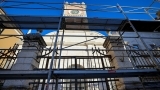 Započeli radovi na Gradskoj straži: Treća faza uključuje čišćenje ogradnog zida i kamenih elemenata te obnovu željezne ograde