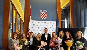 Nagrađene učiteljice kod gradonačelnika Erlića