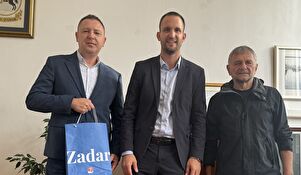 Gradonačelnik Erlić s nagrađenim fotografima