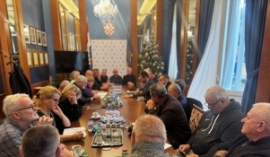 Sastanak predstavnika braniteljskih udruga s gradonačelnikom Erlićem