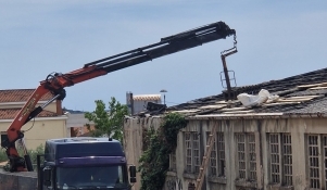 Započelo uklanjanje azbestnih ploča s objekta buduće OŠ Crvene kuće