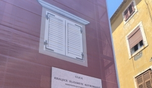 Postavljena zaštitna mreža na fasadu opožarene zgrade u Ulici Mihe Klaića