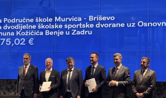 Ulaganje u škole - gradonačelnik Erlić u Zagrebu preuzeo ugovore vrijedne 10.953.236,76 eura