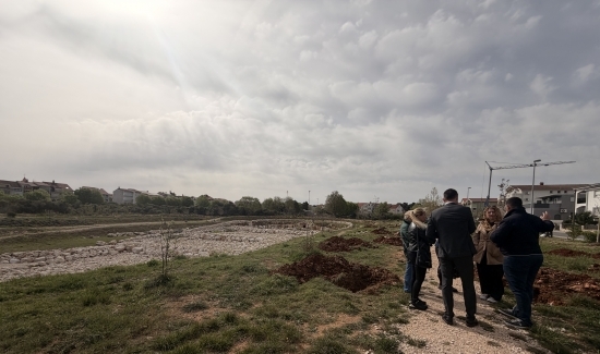 Započela sadnja stabala uz retencijsko - infiltracijsku građevinu na Bokanjcu
