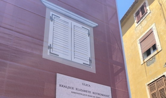 Postavljena zaštitna mreža na fasadu opožarene zgrade u Ulici Mihe Klaića