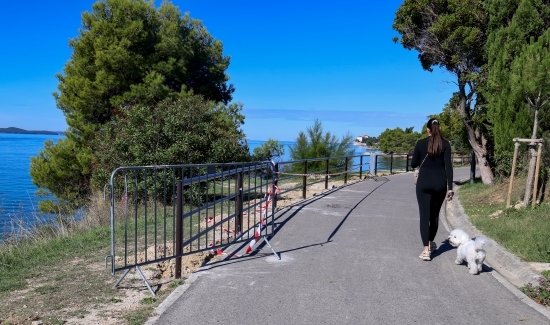 Postavljena zaštitna ograda na dijelu šetnice na Karmi, manji radovi i u ostalim gradskim kvartovima